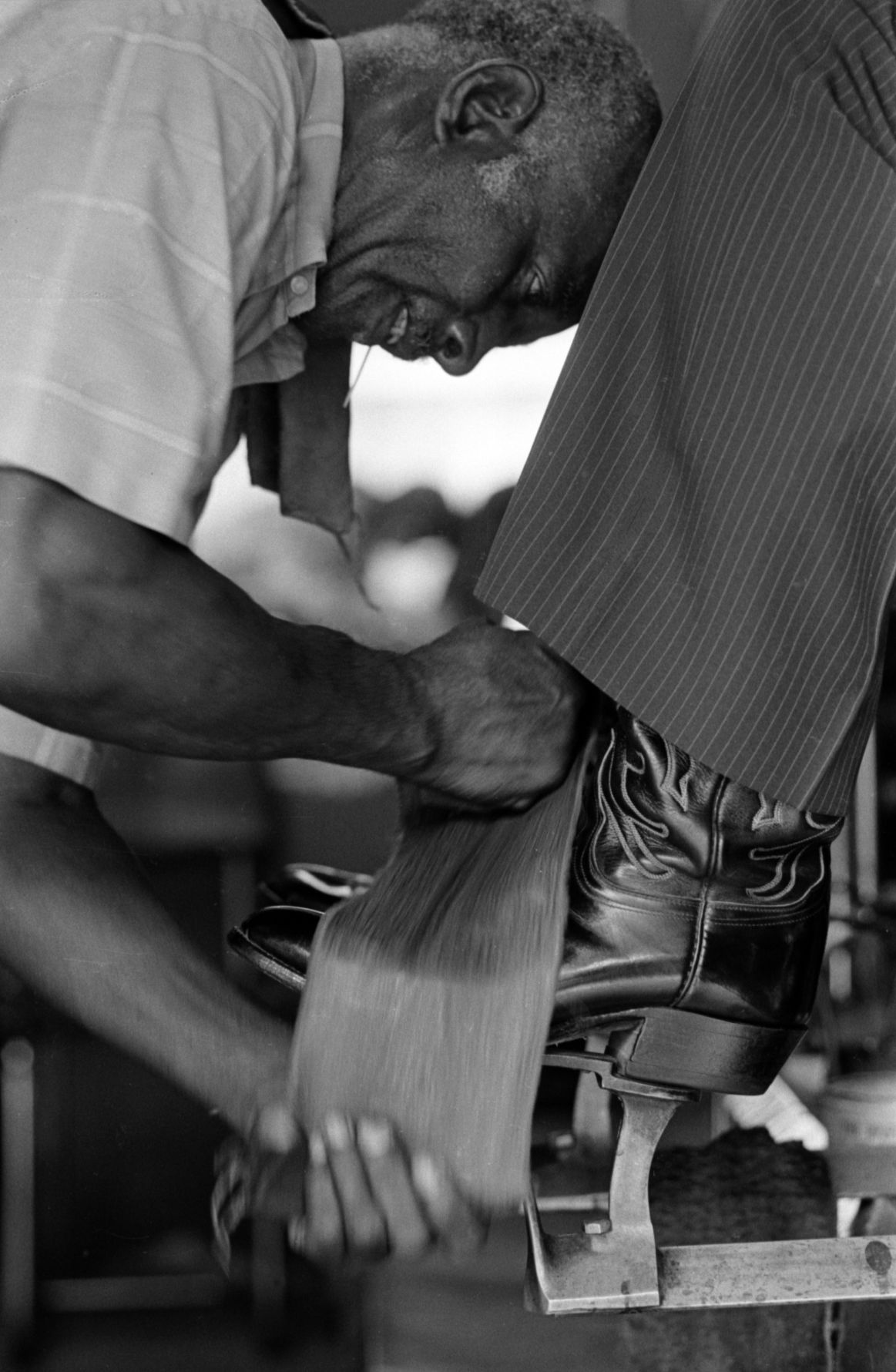 Deluxe Shoe Shine Shop in Tucson